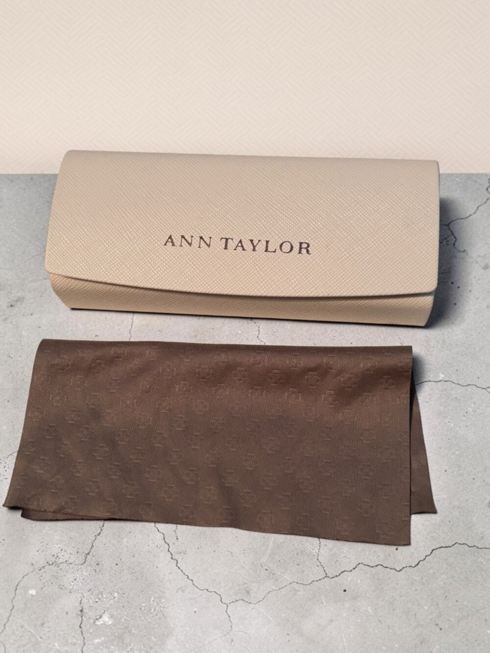 Ann Taylor Off white Eyeglass Case With Gray Cleaning Cloth